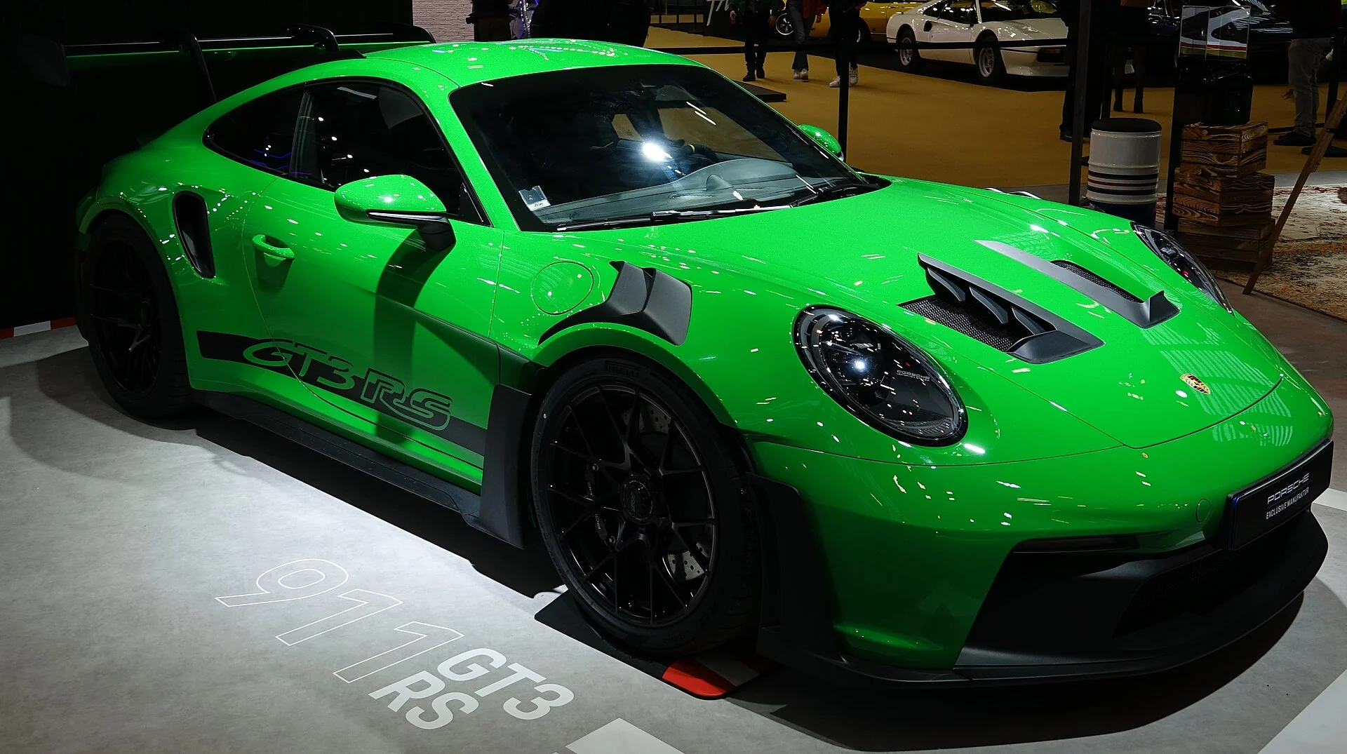 Porsche 911 GT3 RS verte à Rétromobile 2023